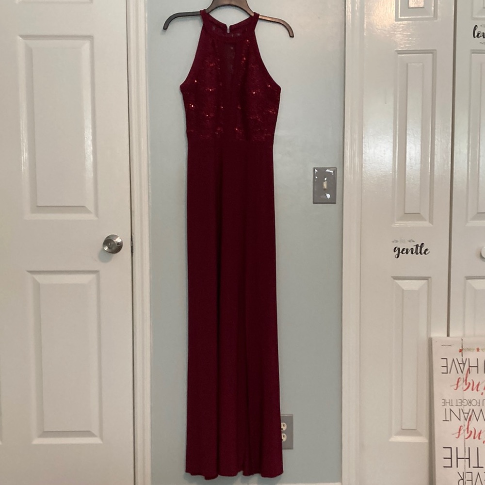 Women’s NW Nightway Formal Size 6 Burgundy Evening Gown /Dress .